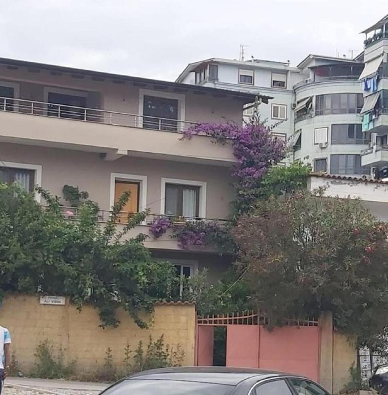 Flowers Guesthouse Tirana Exteriör bild